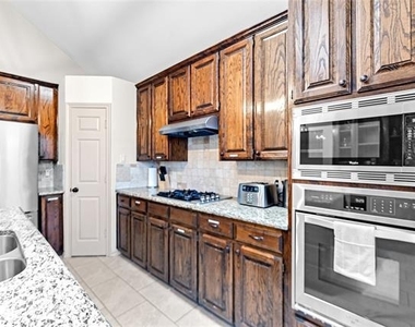 5202 Heatherdale Drive - Photo Thumbnail 10