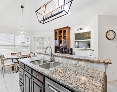 5202 Heatherdale Drive - Photo Thumbnail 8