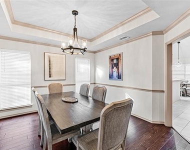 5202 Heatherdale Drive - Photo Thumbnail 6