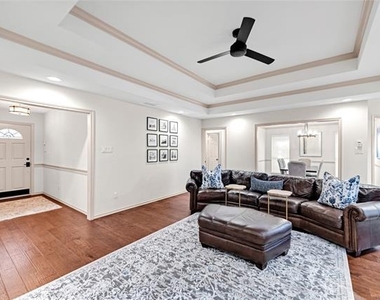 5202 Heatherdale Drive - Photo Thumbnail 4