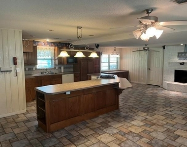 406 S Main Street - Photo Thumbnail 3