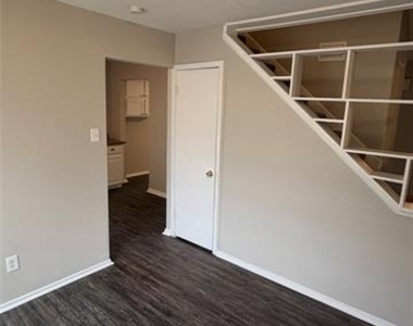 415 Stonehenge Drive - Photo Thumbnail 6