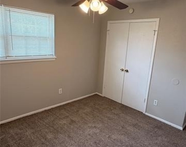 415 Stonehenge Drive - Photo Thumbnail 13