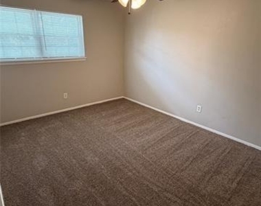 415 Stonehenge Drive - Photo Thumbnail 9