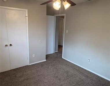 415 Stonehenge Drive - Photo Thumbnail 14