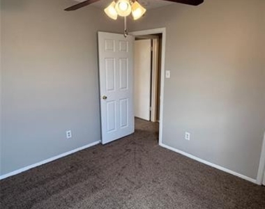 415 Stonehenge Drive - Photo Thumbnail 10