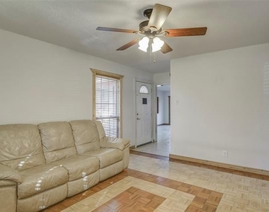 1204 King Drive - Photo Thumbnail 4
