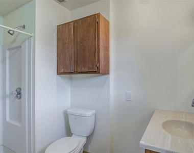 1204 King Drive - Photo Thumbnail 18