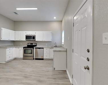 5900 Stone Meadow Lane - Photo Thumbnail 4