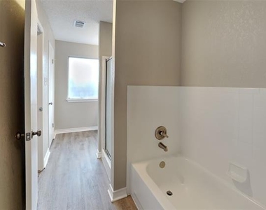5900 Stone Meadow Lane - Photo Thumbnail 8