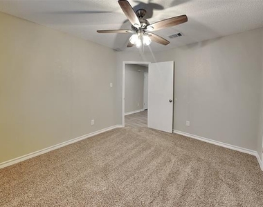 5900 Stone Meadow Lane - Photo Thumbnail 11