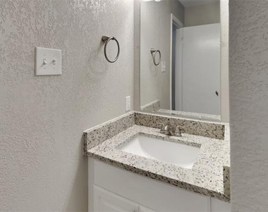 5900 Stone Meadow Lane - Photo Thumbnail 15