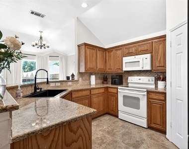 4820 Eagle Trace Drive - Photo Thumbnail 10