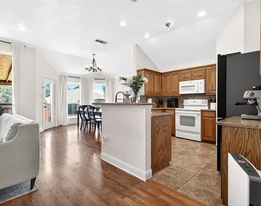 4820 Eagle Trace Drive - Photo Thumbnail 9