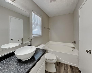 5611 Northstar Lane - Photo Thumbnail 10