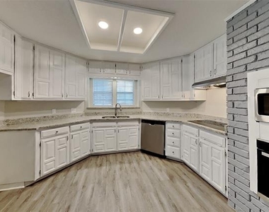 4819 Gaylewood Court - Photo Thumbnail 3