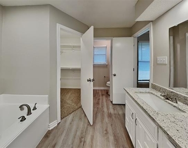 4819 Gaylewood Court - Photo Thumbnail 7