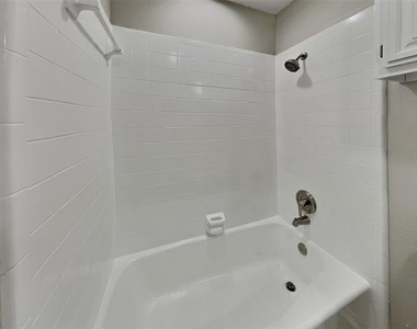 4819 Gaylewood Court - Photo Thumbnail 14