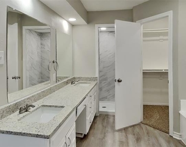 4819 Gaylewood Court - Photo Thumbnail 8