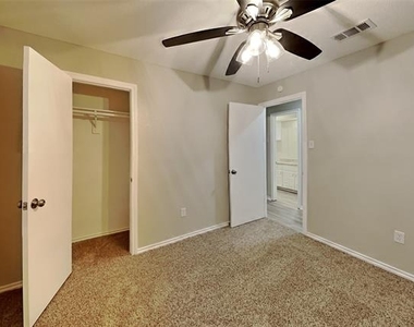 4819 Gaylewood Court - Photo Thumbnail 10