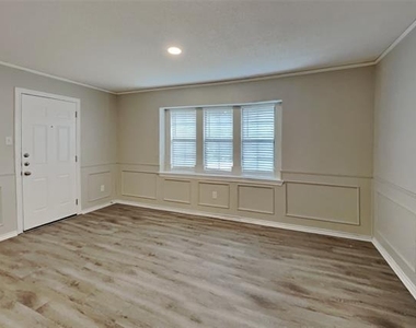 4819 Gaylewood Court - Photo Thumbnail 4