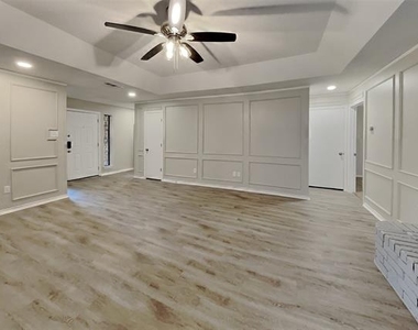 4819 Gaylewood Court - Photo Thumbnail 2