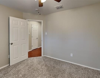 12141 Thicket Bend Drive - Photo Thumbnail 11