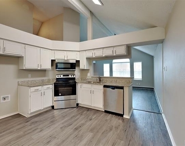 7864 Maiden Lane - Photo Thumbnail 4