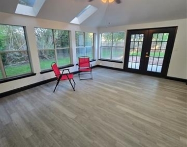 715 N Deerfield Circle - Photo Thumbnail 12