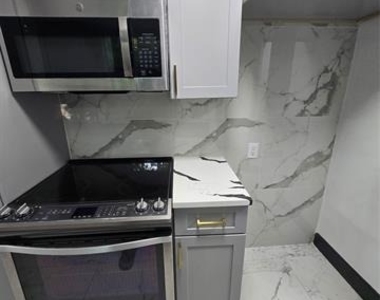 715 N Deerfield Circle - Photo Thumbnail 8