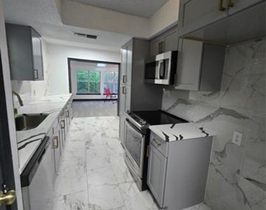 715 N Deerfield Circle - Photo Thumbnail 9