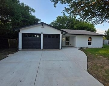 715 N Deerfield Circle - Photo Thumbnail 2
