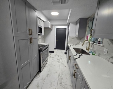 715 N Deerfield Circle - Photo Thumbnail 6