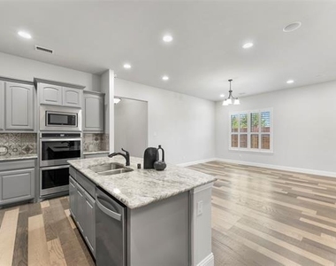 7581 Sevie Lane - Photo Thumbnail 15