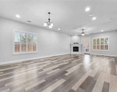 7581 Sevie Lane - Photo Thumbnail 3