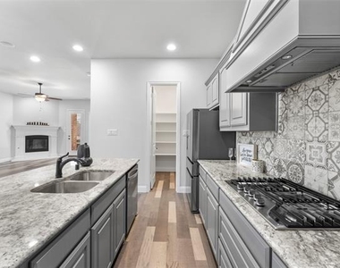 7581 Sevie Lane - Photo Thumbnail 13