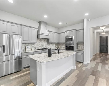 7581 Sevie Lane - Photo Thumbnail 9