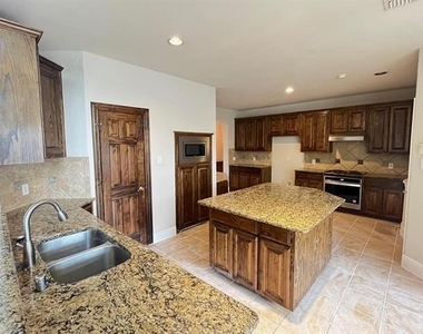 12637 Waltham Drive - Photo Thumbnail 3