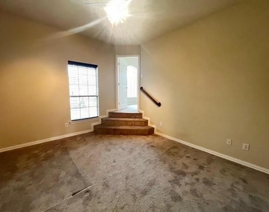 12637 Waltham Drive - Photo Thumbnail 7
