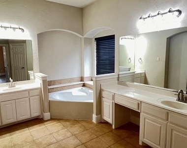 12637 Waltham Drive - Photo Thumbnail 5