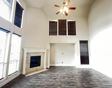 12637 Waltham Drive - Photo Thumbnail 2