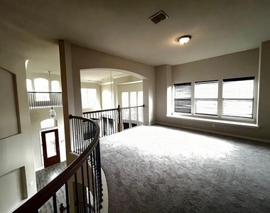 12637 Waltham Drive - Photo Thumbnail 4