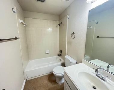 12637 Waltham Drive - Photo Thumbnail 6