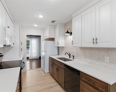 720 Huntwich Drive - Photo Thumbnail 9