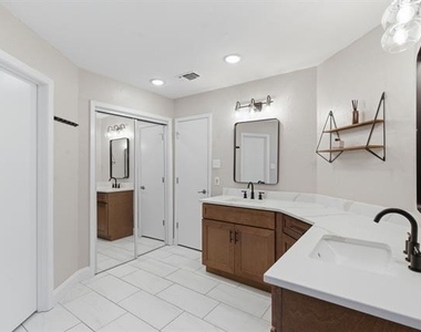 720 Huntwich Drive - Photo Thumbnail 16