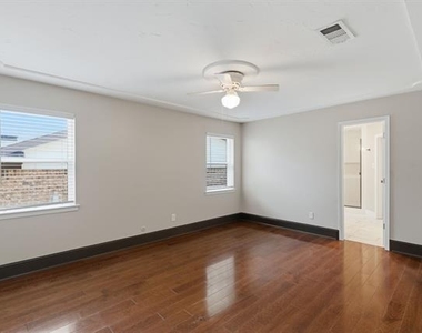720 Huntwich Drive - Photo Thumbnail 14