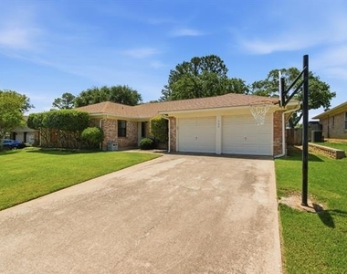 720 Huntwich Drive - Photo Thumbnail 1