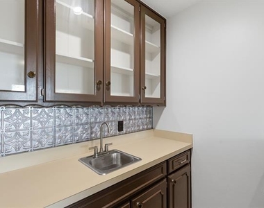 720 Huntwich Drive - Photo Thumbnail 13