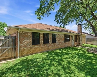 720 Huntwich Drive - Photo Thumbnail 22