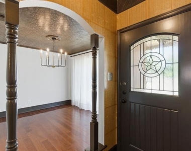 720 Huntwich Drive - Photo Thumbnail 3